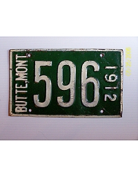 old Montana metal license plates 2